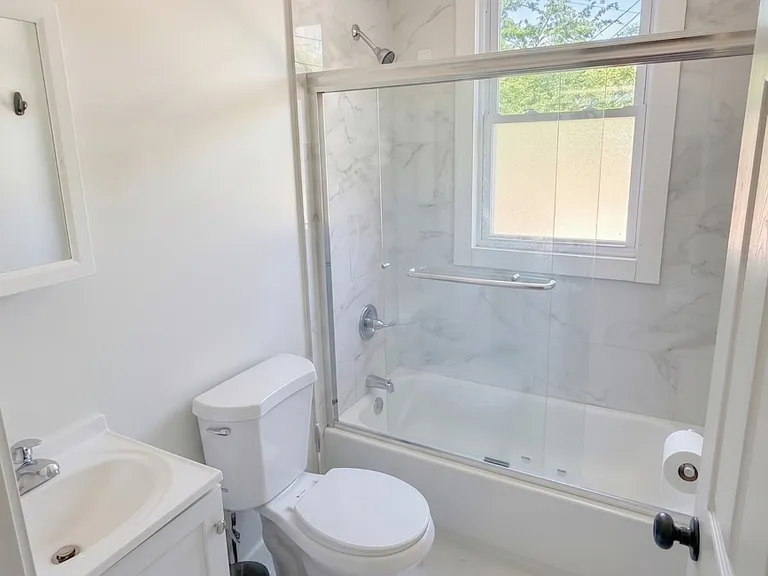 Full bathroom, w shower/bathtub.