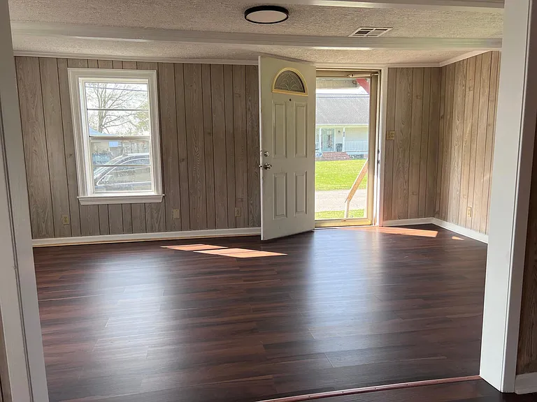 212 N Gin St — Photo 6