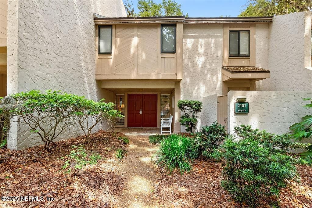 2101 BEACH WOOD Road