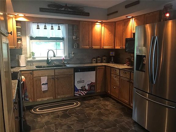 4th image of 16 Meadowbrook Ct