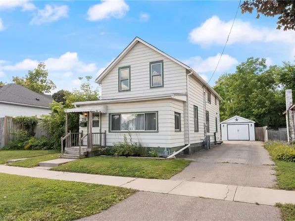 214 John St, Norfolk County, ON N3Y 2Y5