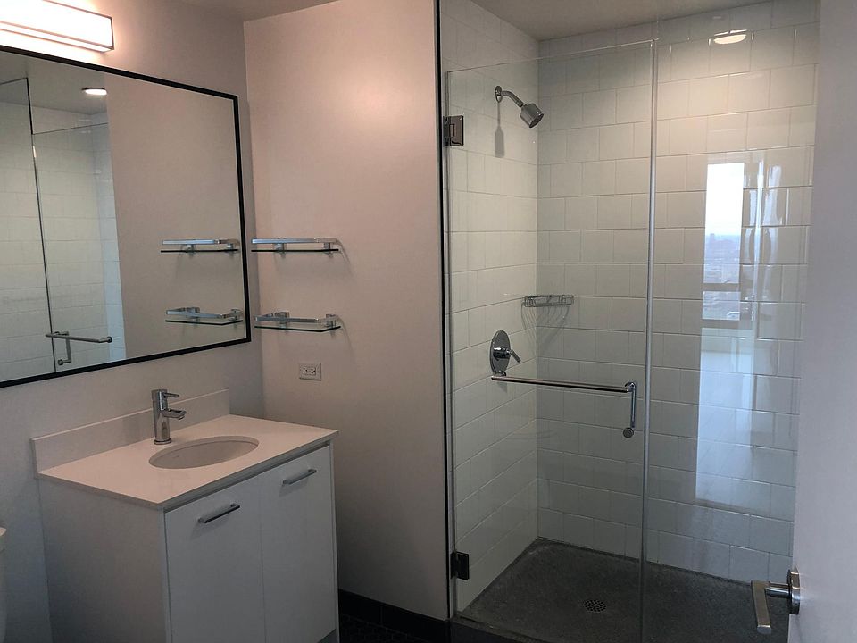 2nd image of 1340 N State Pkwy APT 1N