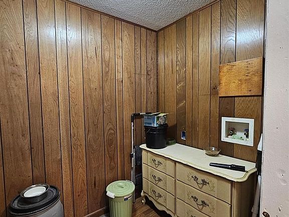 5th image of 117 Stahl St