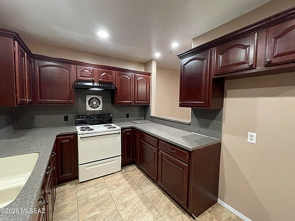 4th image of 2045 S Lee St