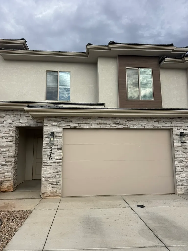 3 bed, 2.5 bath, 1620 sqft, $1,900 — Photo 2