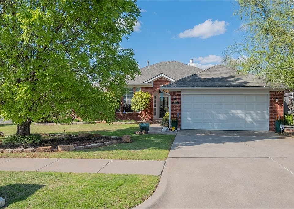 1st image of 2809 Lochwood Dr