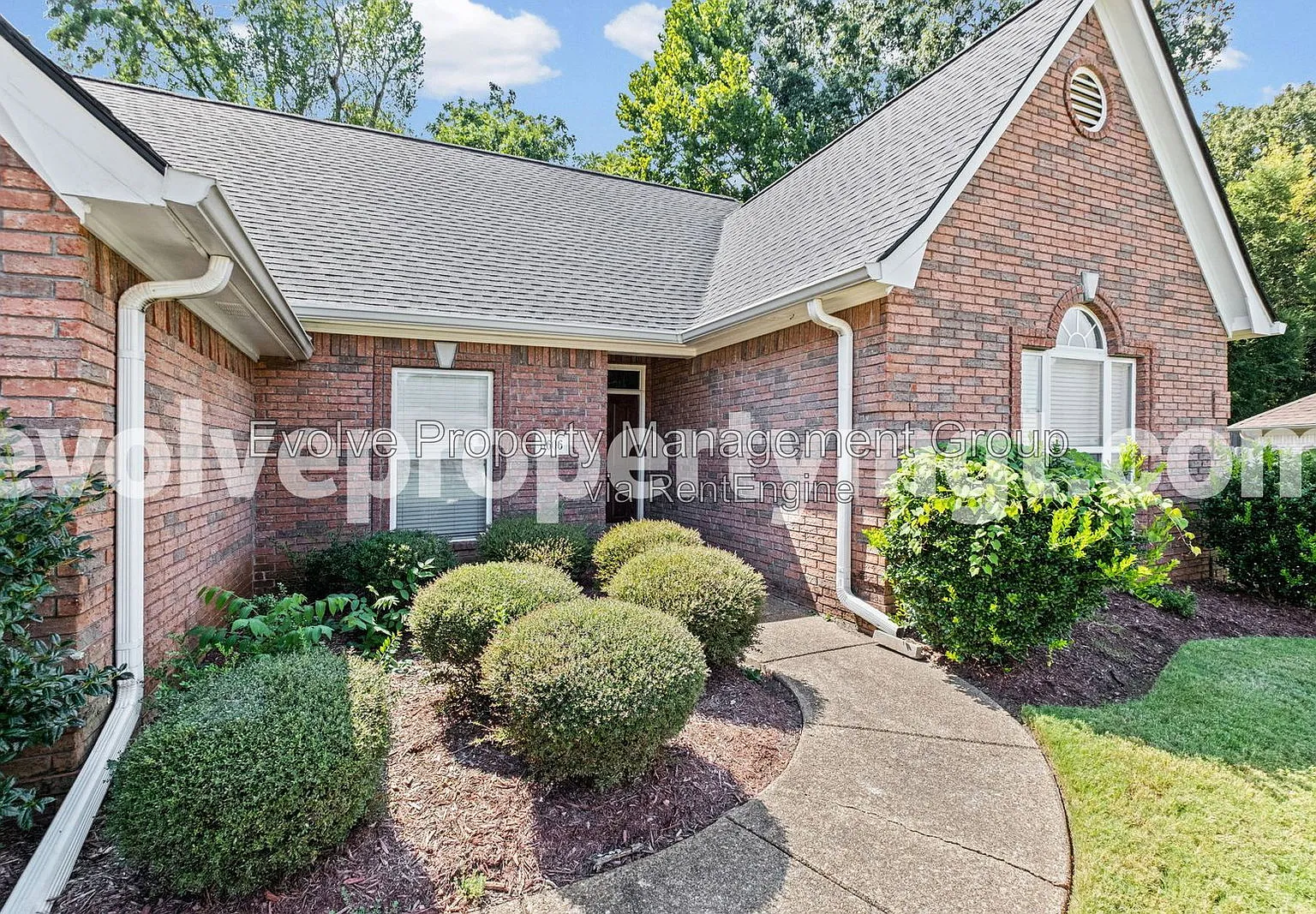 5 bed, 2.5 bath, 2491 sqft, $2,695 — Photo 4
