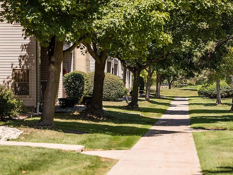 Sunnymede Apartments - Troy, MI — Photo 64