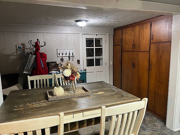 5th image of 590 Sterling Gilbert Rd