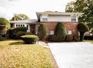 2 Pasadena Dr, Plainview, NY 11803