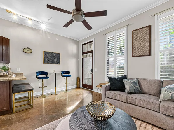 1602 Elgin St APT 6, Houston, TX 77004