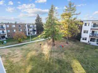 Cedarbrae Gardens, Edmonton, AB T6J 0T9