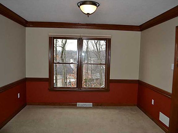 5th image of 807 Oxford Ct