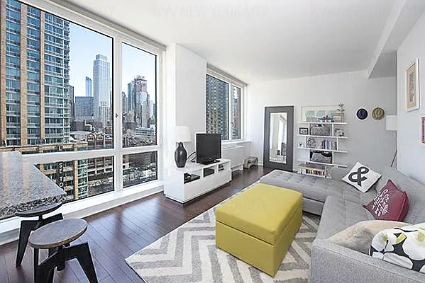 Rented by Enny Property LLC | media 10