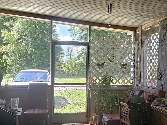 4th image of 6945 Dudley Ave