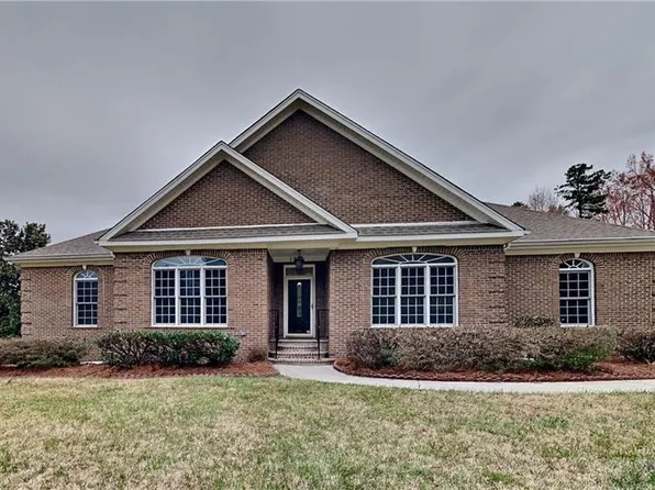 1910 Circleview Dr, Greensboro, NC 27406