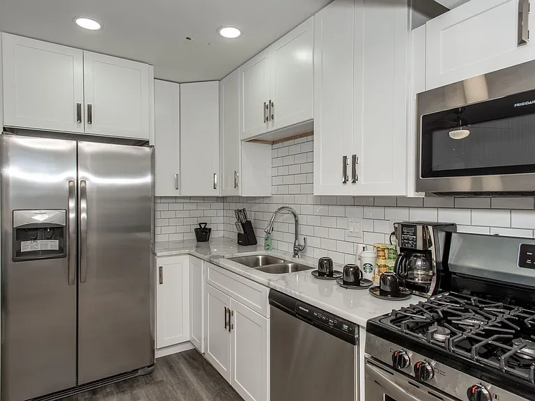 262 Irwin Pl — Photo 5