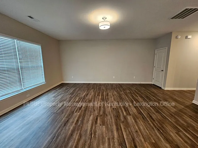 121 Forester Ct — Photo 6