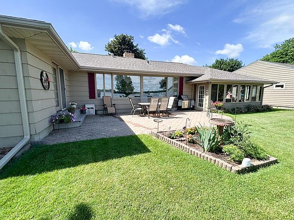 3rd image of 1010 S Shore Dr