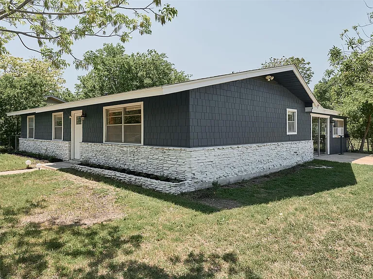 7706 Delafield Ln — Photo 40