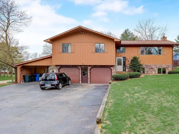 905 Pine Dr, Wisconsin Dells, WI 53965