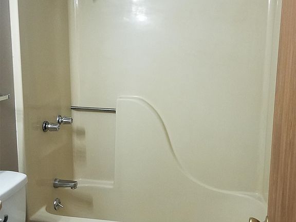4th image of 126 Pickwick Pl
