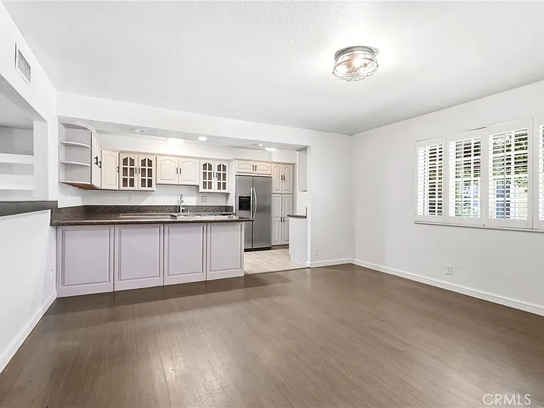 524 E Ghent St — Photo 15