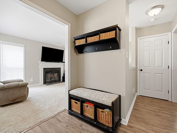 4th image of 609 Watch Hill Ln