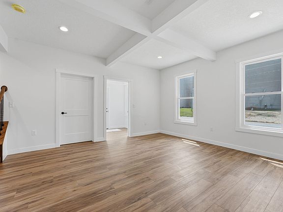 5th image of 322 W Lincoln St