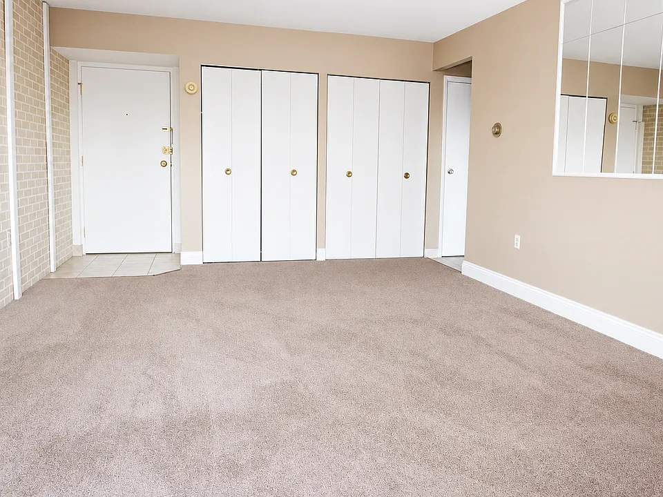 1-Bed/1-Bath With Balcony