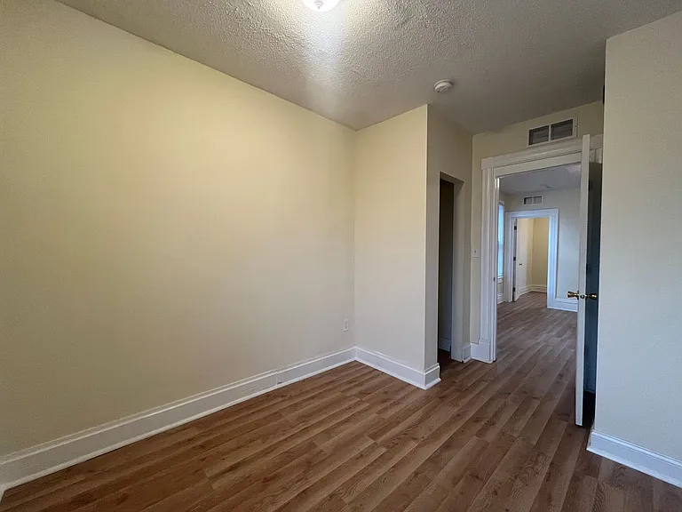 595 Park Street — Photo 11