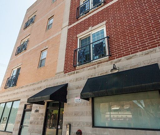 2nd image of 3225 W Fullerton Ave #3SC