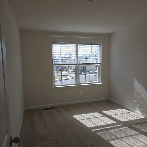 303 Ellis Ct — Photo 14