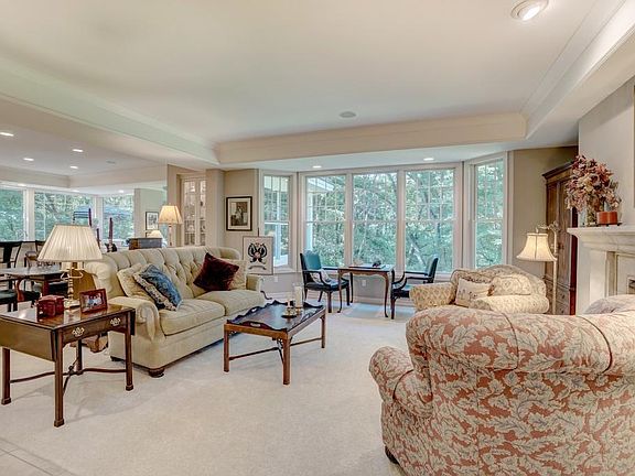 5th image of 9220 Knollwood Dr N