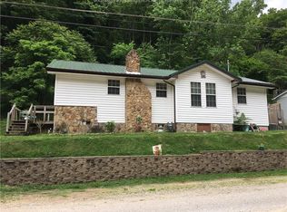 137 Snow Hill Dr, Charleston, WV 25311
