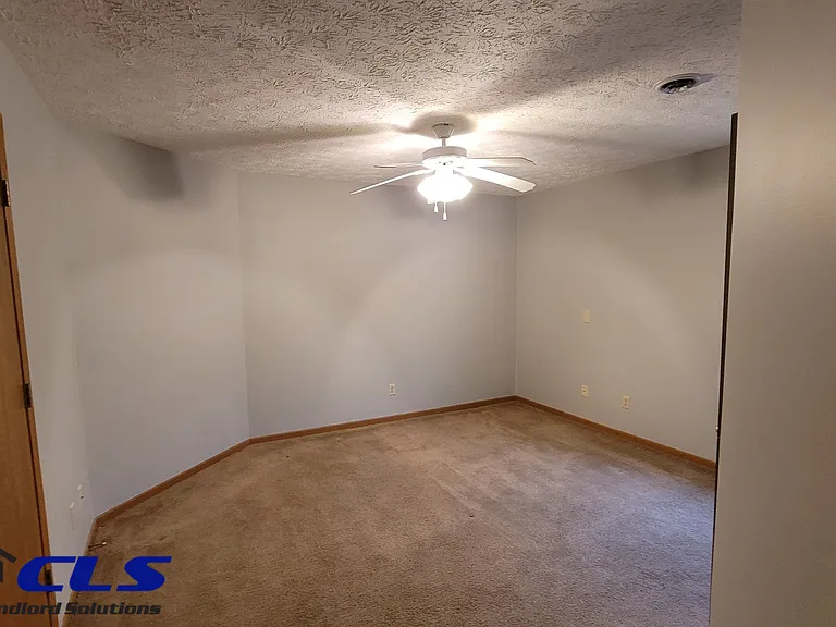 554 College Ave — Photo 5