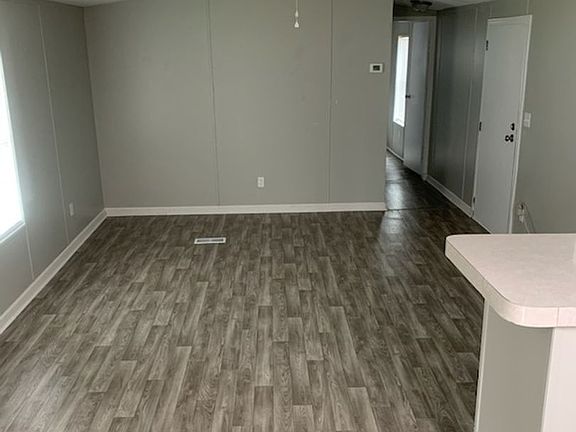3rd image of 2550 E Shotwell St #6