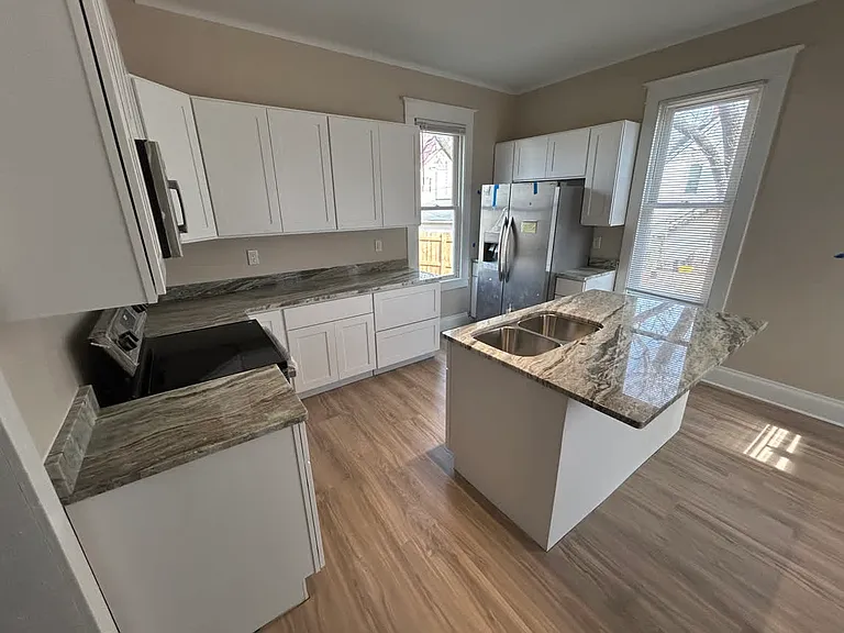 425 Hill St — Photo 1
