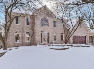 678 Waterbury Dr, Aurora, IL