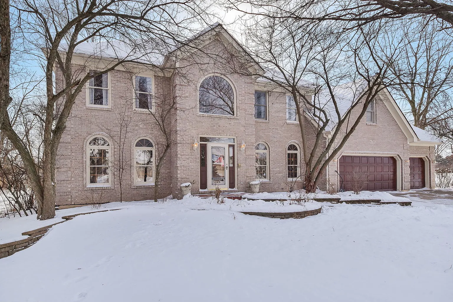 678 Waterbury Dr photo 1