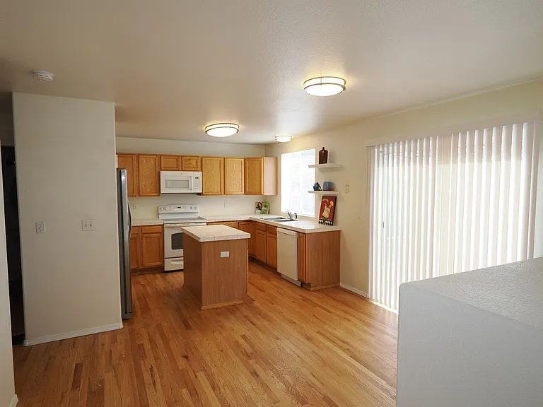 815 Riverview Ln — Photo 5