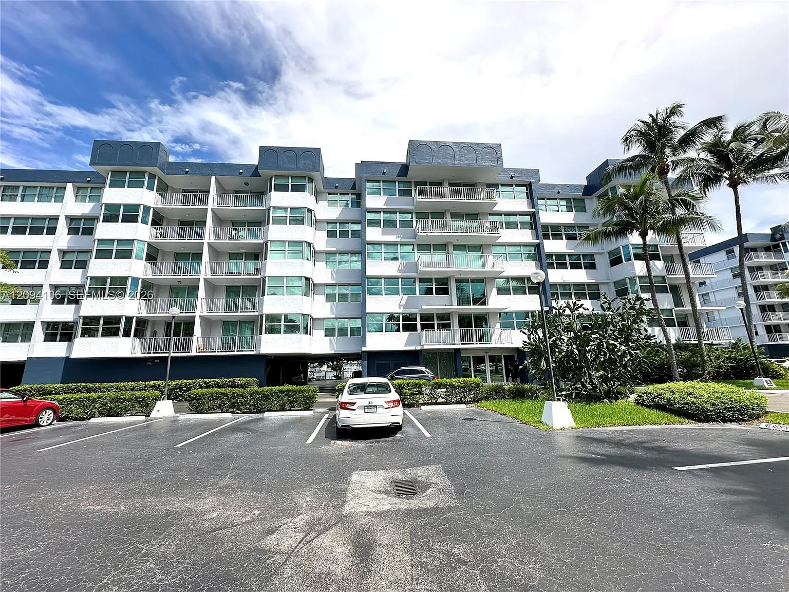Reef East Condo — Photo 2