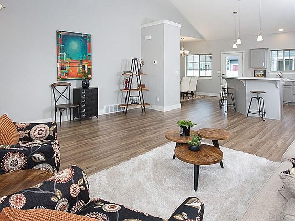 4th image of 929 Bitterbrush St