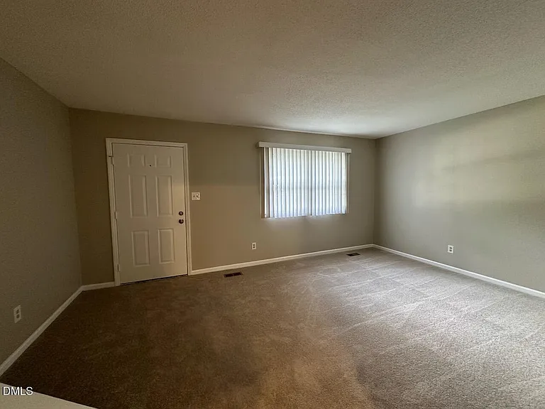 1505 Highland Trl — Photo 2