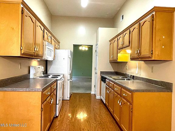 3rd image of 8720 Cat Tail Dr