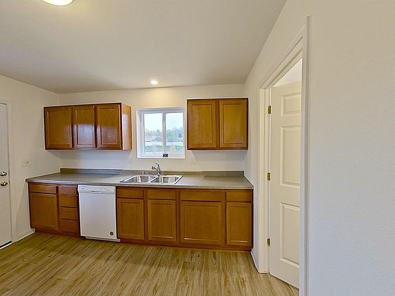 4th image of 221 N Votech