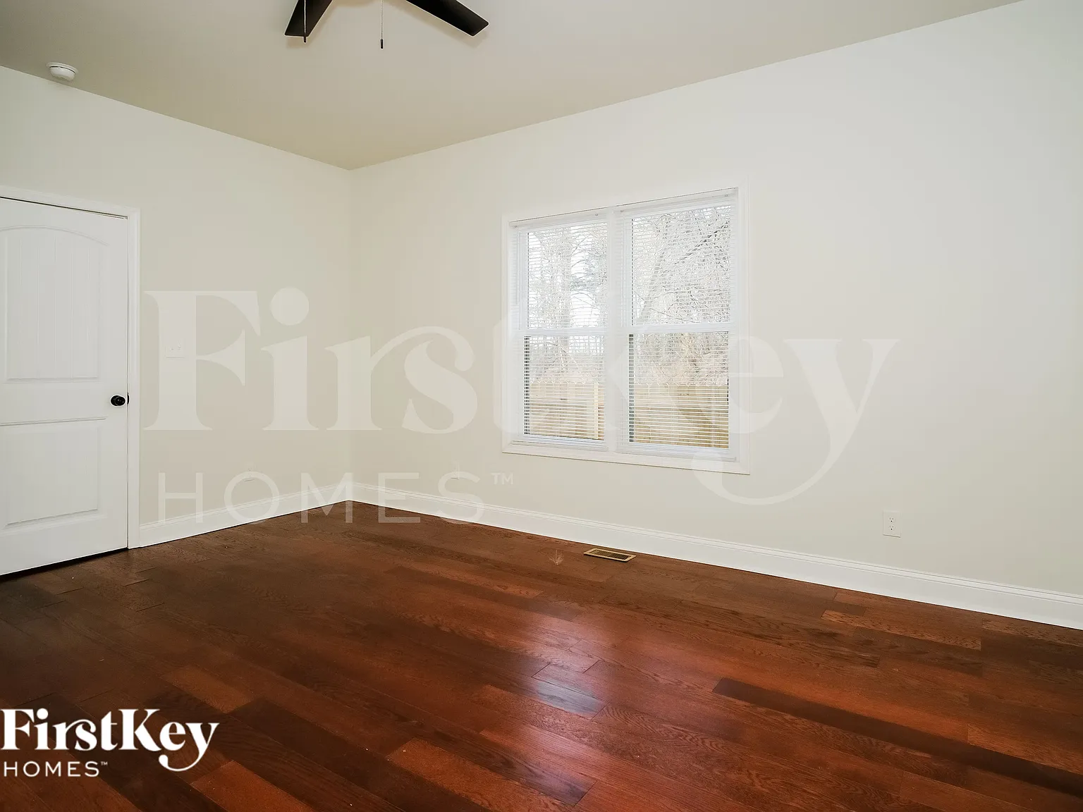 4 bed, 2.5 bath, 2135 sqft, $1,910 — Photo 2