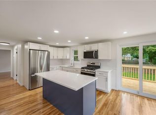 28 Wesleyan Ave, Warwick, RI 02886