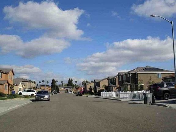 Exterior Neighborhood (street photo)