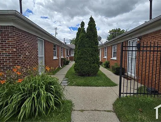 1 bed, $700 — Photo 2